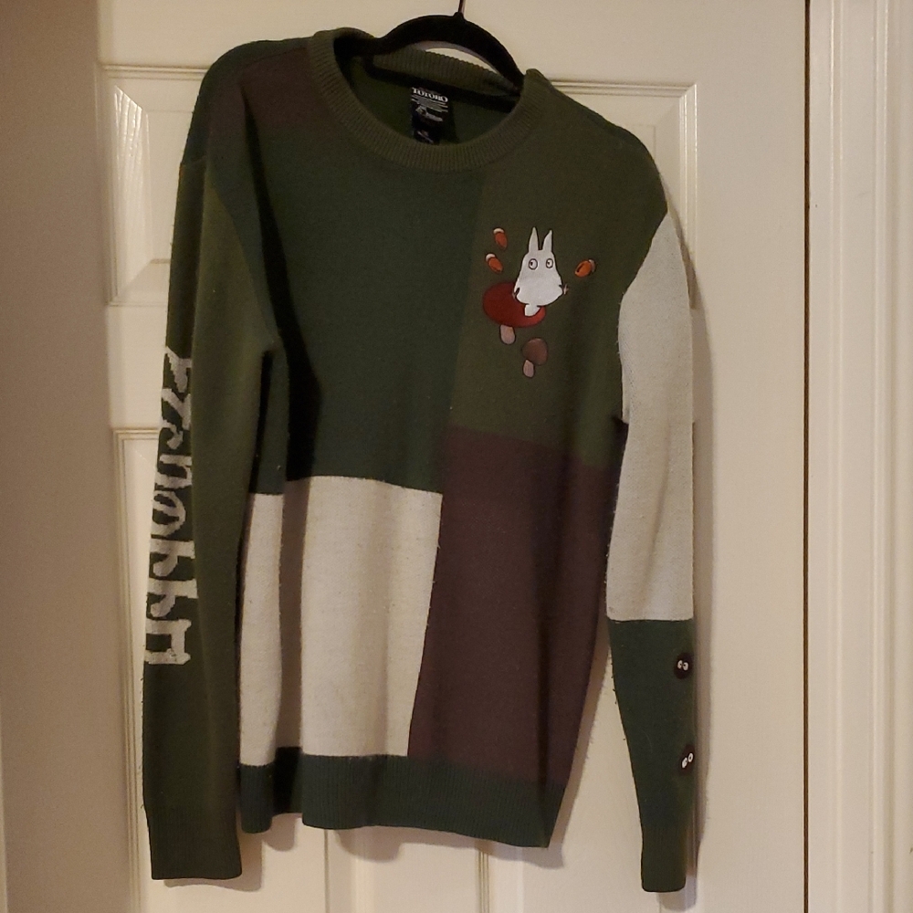 Uniqlo Olive and Cream Crewneck Sweater